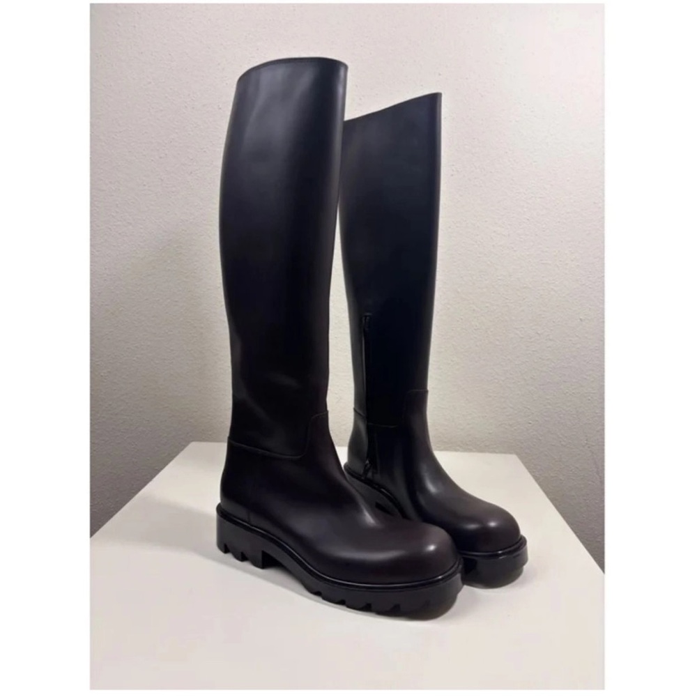 Bottega Veneta- Strut boot in brown EU 39.5 NWT in brown